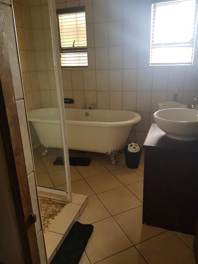Tsessebe Guesthouse ブルームフォンテーン エクステリア 写真