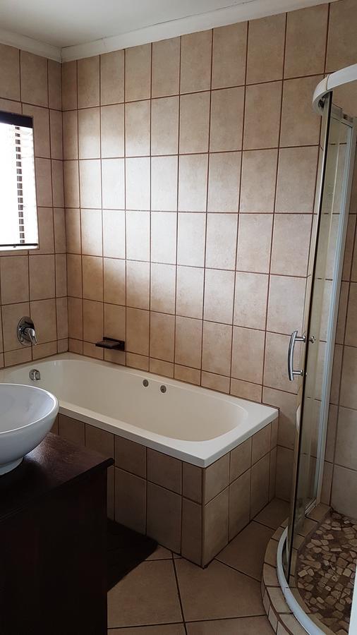 Tsessebe Guesthouse ブルームフォンテーン エクステリア 写真
